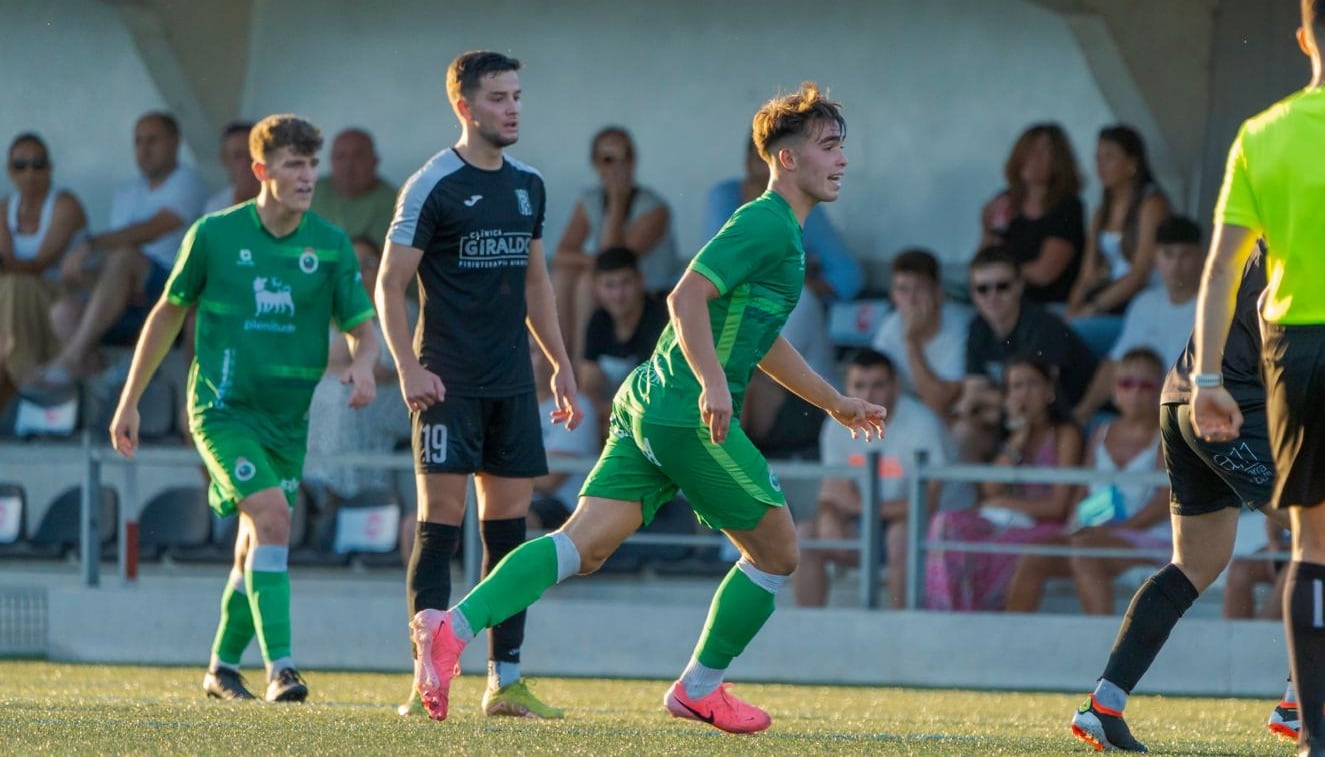 Miguel Saza, contra el Rayo en pretemporada.