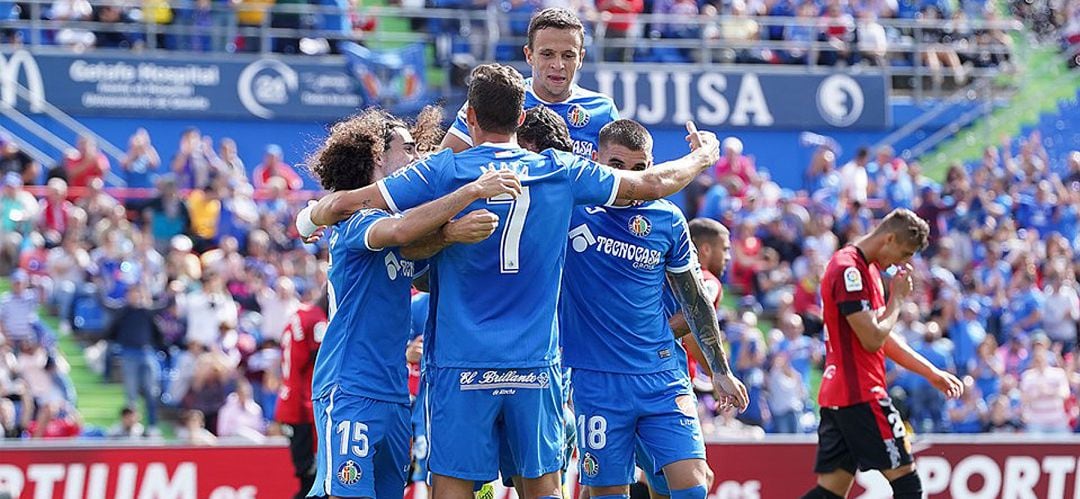 Los jugadores azulones celebran uno de los goles ante el Mallorca de la pasada jornada.