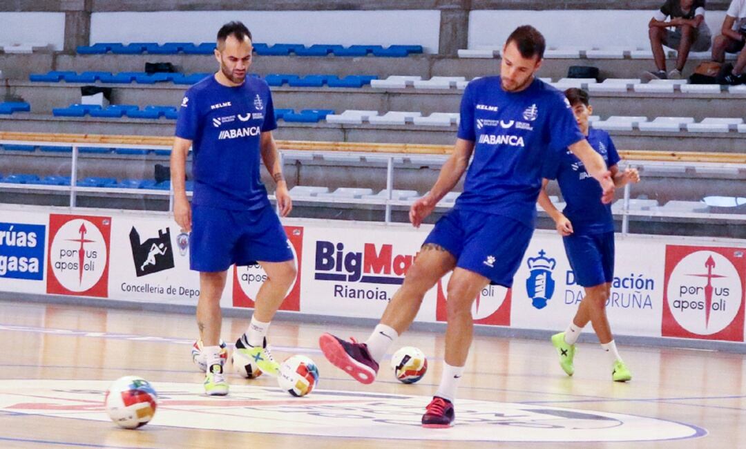 Juan Puertas  y Dani Colorado, durante un entrenamiento del Noia Portus Apostoli