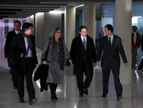 Escarp arriba al jutjat acompanyada de Joaquim Forn i Jordi Hereu