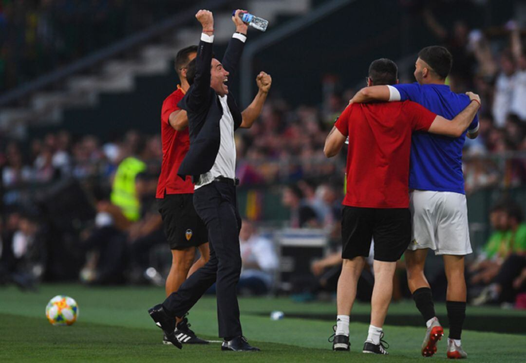 Marcelino celebra la victoria en la final de Copa