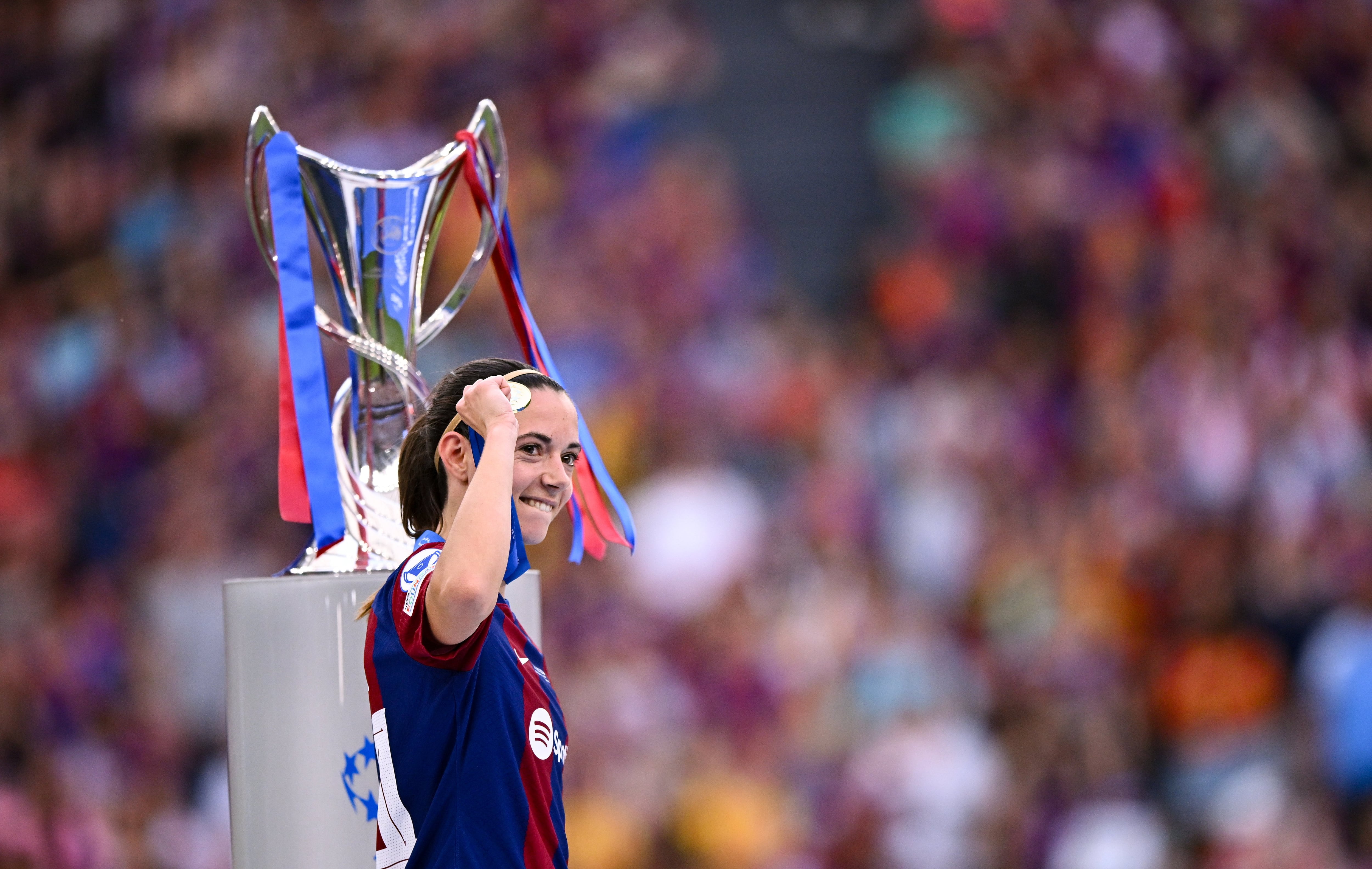 Aitana Bonmatí festeja el título de Champions tras el triunfo del Barça ante el Olympique de Lyon