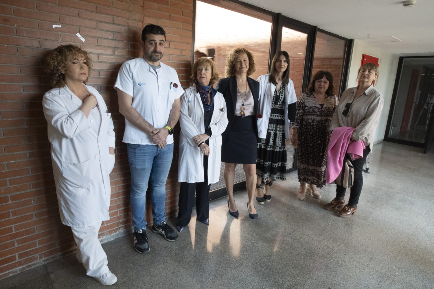 Silvia Fernandez junto con otros miembros del hospital