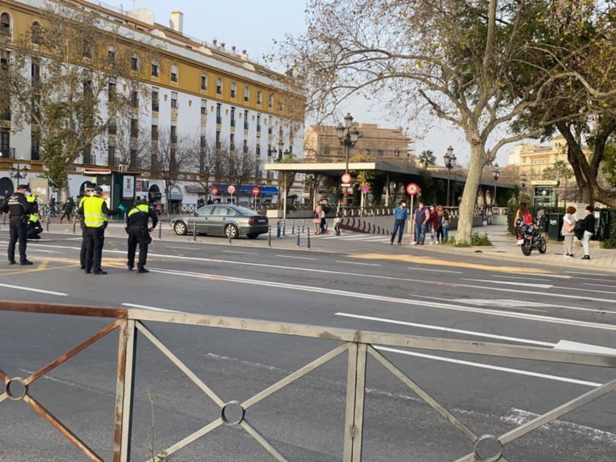 Dos heridos graves tras colisionar contra un turismo y un autobús urbano en el Paseo de las Delicias