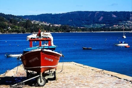 Pesquero en el puerto de Redes