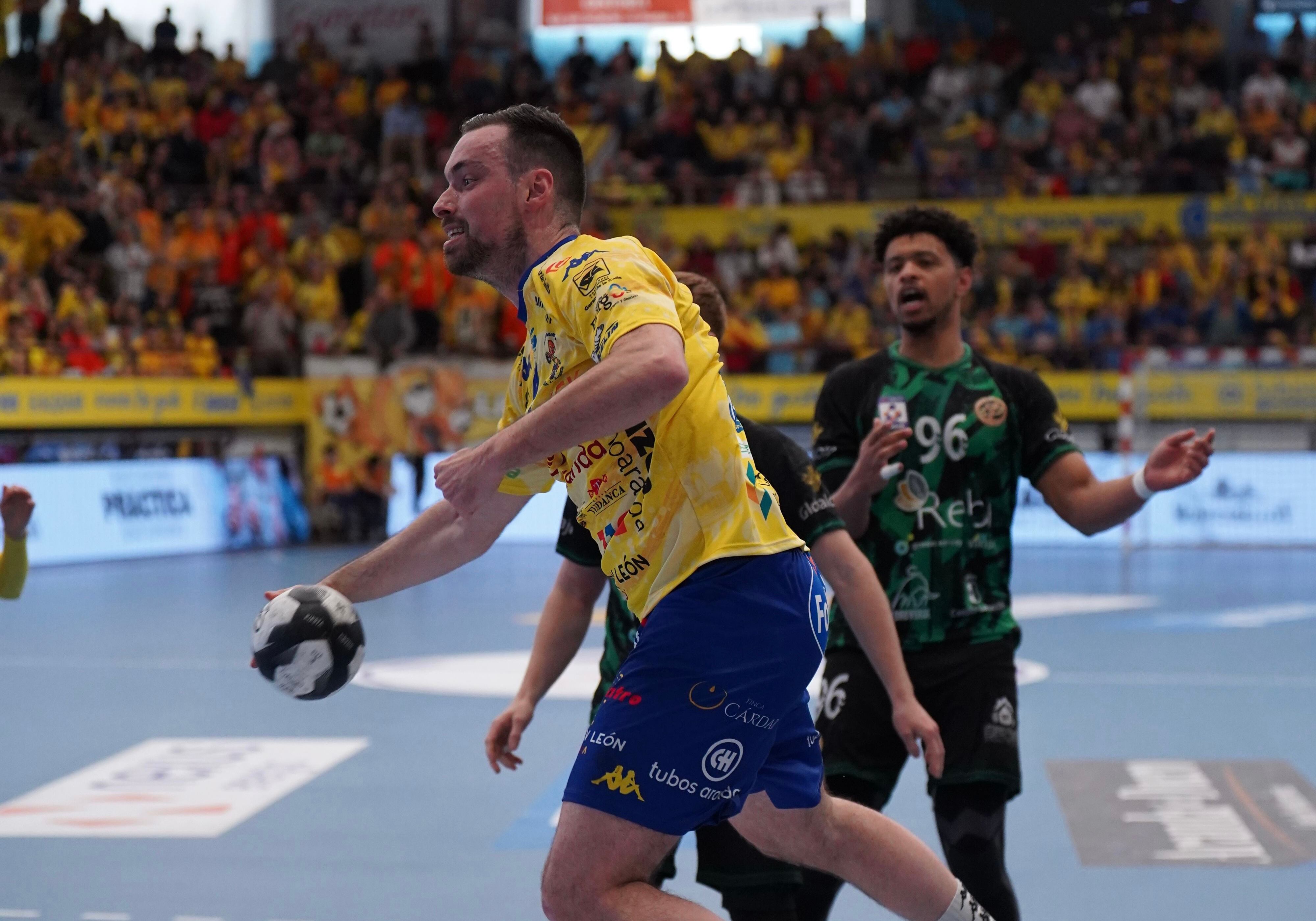 Alberto Pinillos celebró sus 150 partidos con un sensacional encuentro