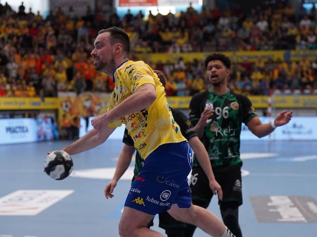 Alberto Pinillos celebró sus 150 partidos con un sensacional encuentro