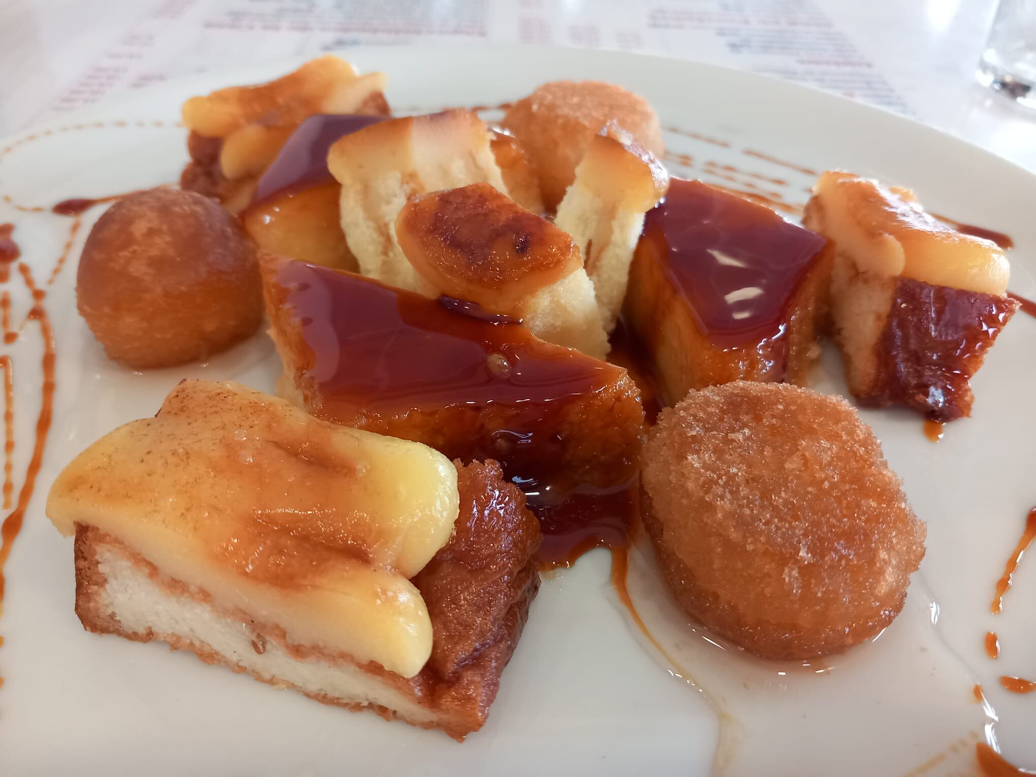 Surtido de postres caseros y del Horno Santa María