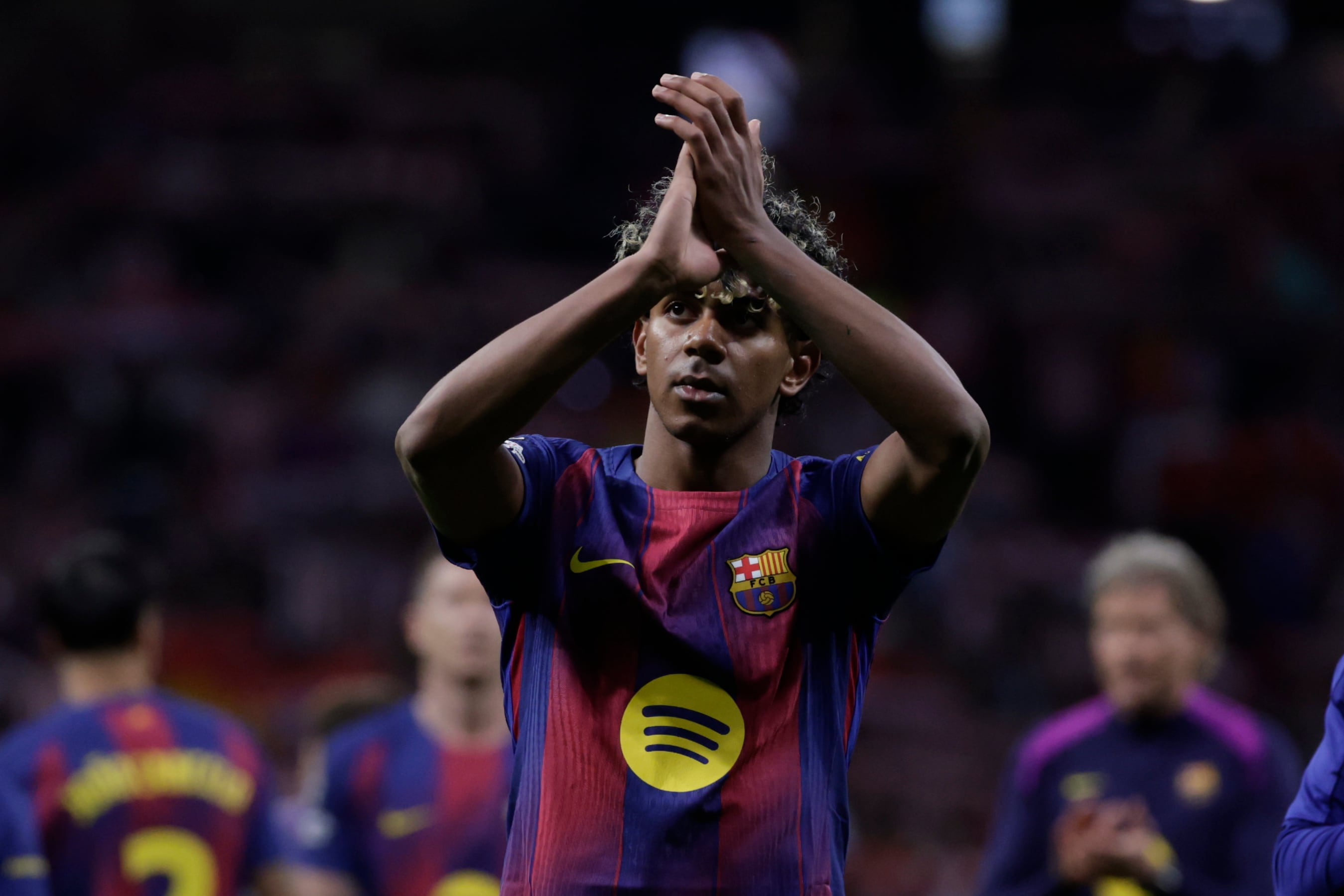 El delantero del FC Barcelona Lamine Yamal al finalizar el partido de vuelta de cuartos de final de Liga de Campeones