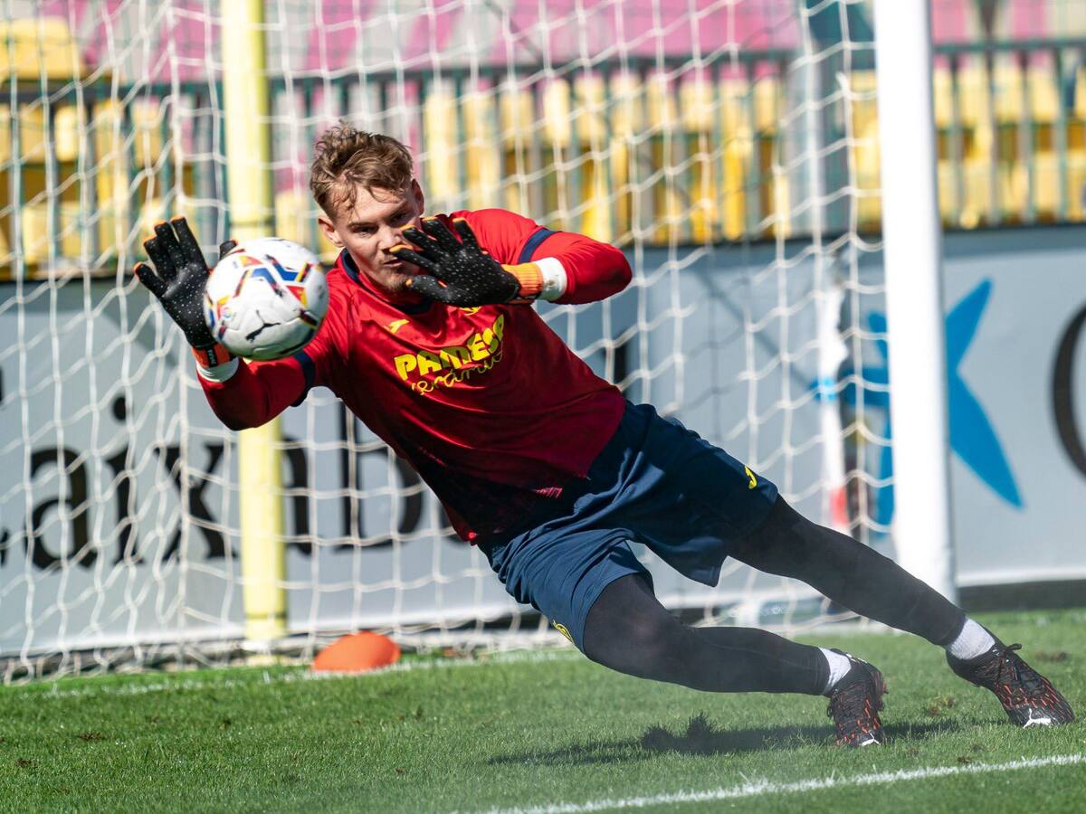 El Villarreal le da dorsal del primer equipo al meta Jorgensen