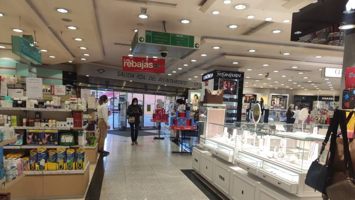 El Corte Inglés de Linares mantendrá abierta la primera planta con servicios y algunas firmas