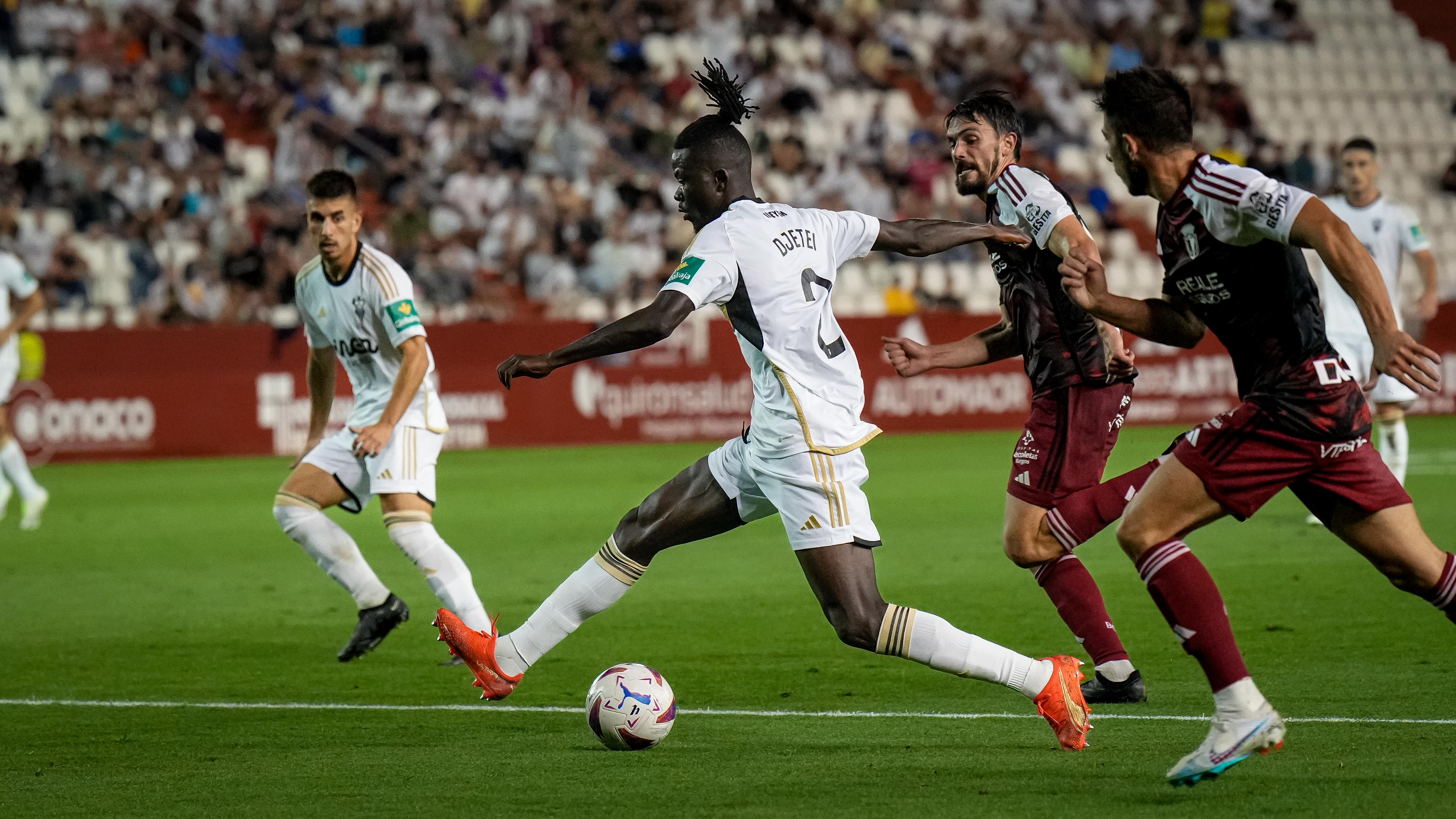 Djetei, durante un partido con el Albacete