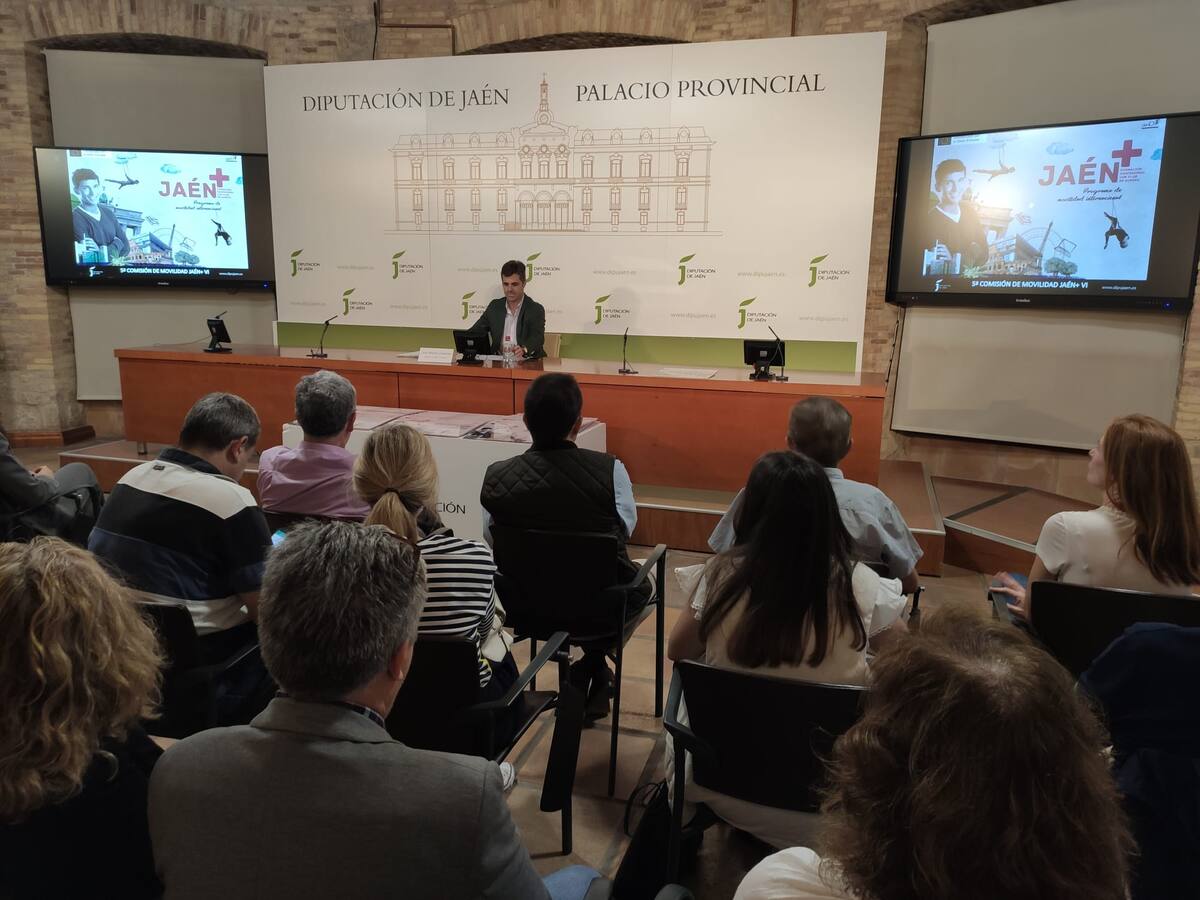 Diputación entrega placas a centros educativos participantes en Jaén+