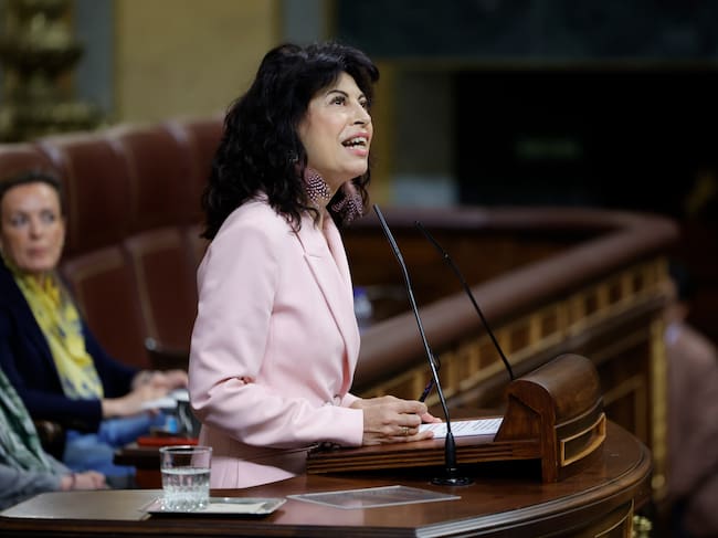 La ministra de Igualdad, Ana Redondo, durante su intervención en el pleno del Congreso.