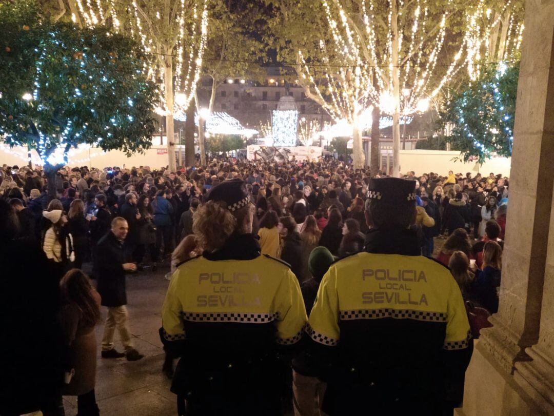 Unas 6.000 personas se congregaron en la Plaza Nueva para dar la bienvenida al 2020