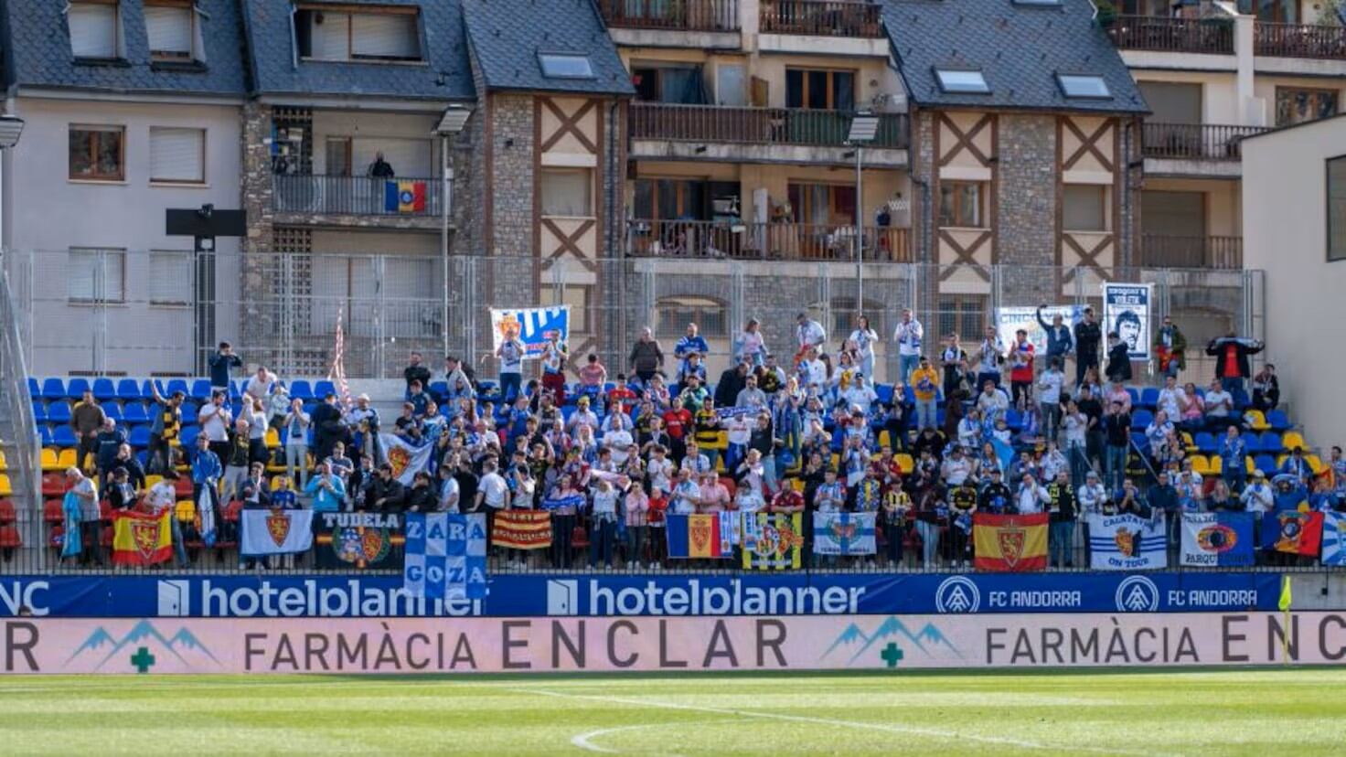 Els aficionats del Saragossa omplen el sector de la grada visitant