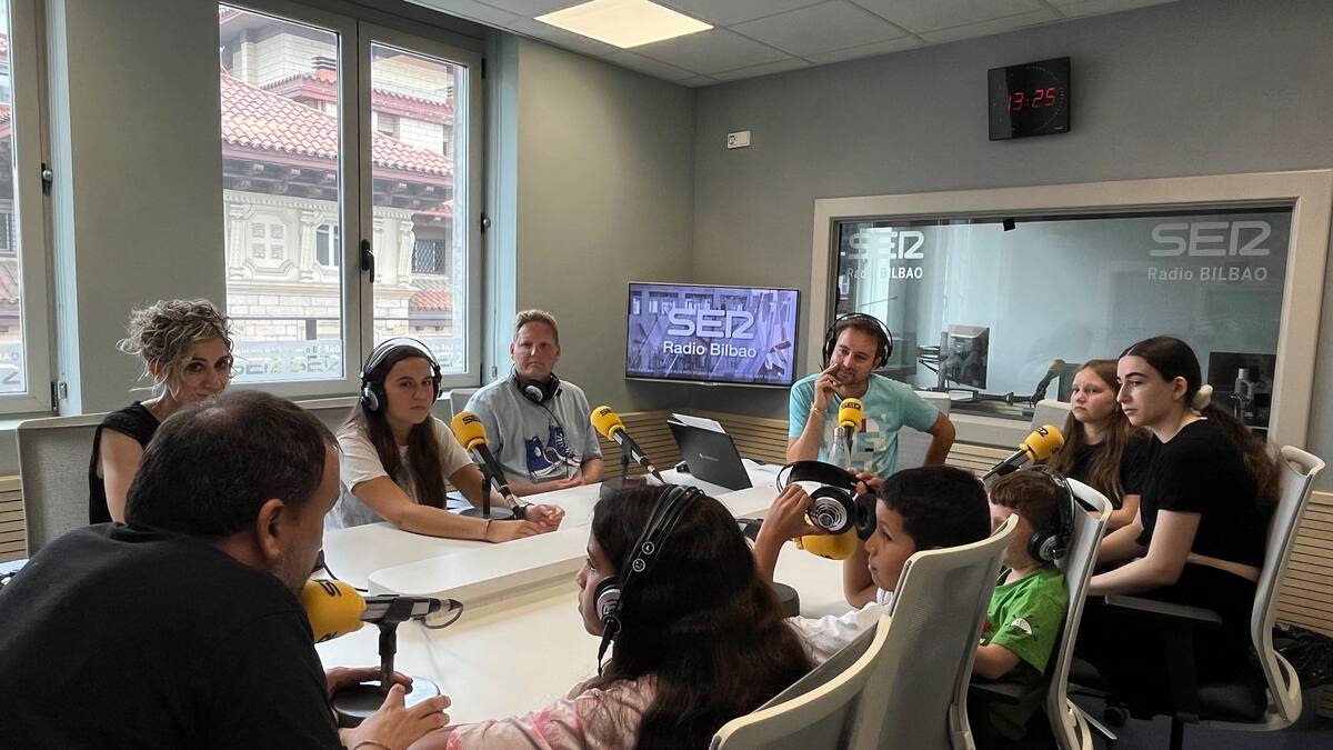 “Esto es dar y recibir”: Familias vizcaínas abren su casa a menores de Ucrania y del Sáhara cada verano