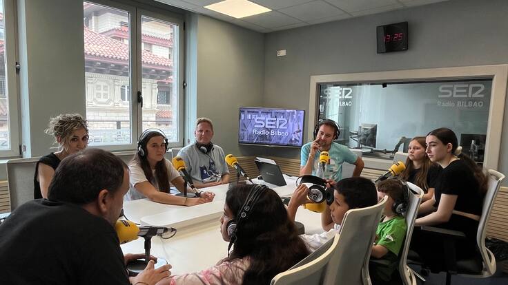 “Esto es dar y recibir”: Familias vizcaínas abren su casa a menores de Ucrania y del Sáhara cada verano
