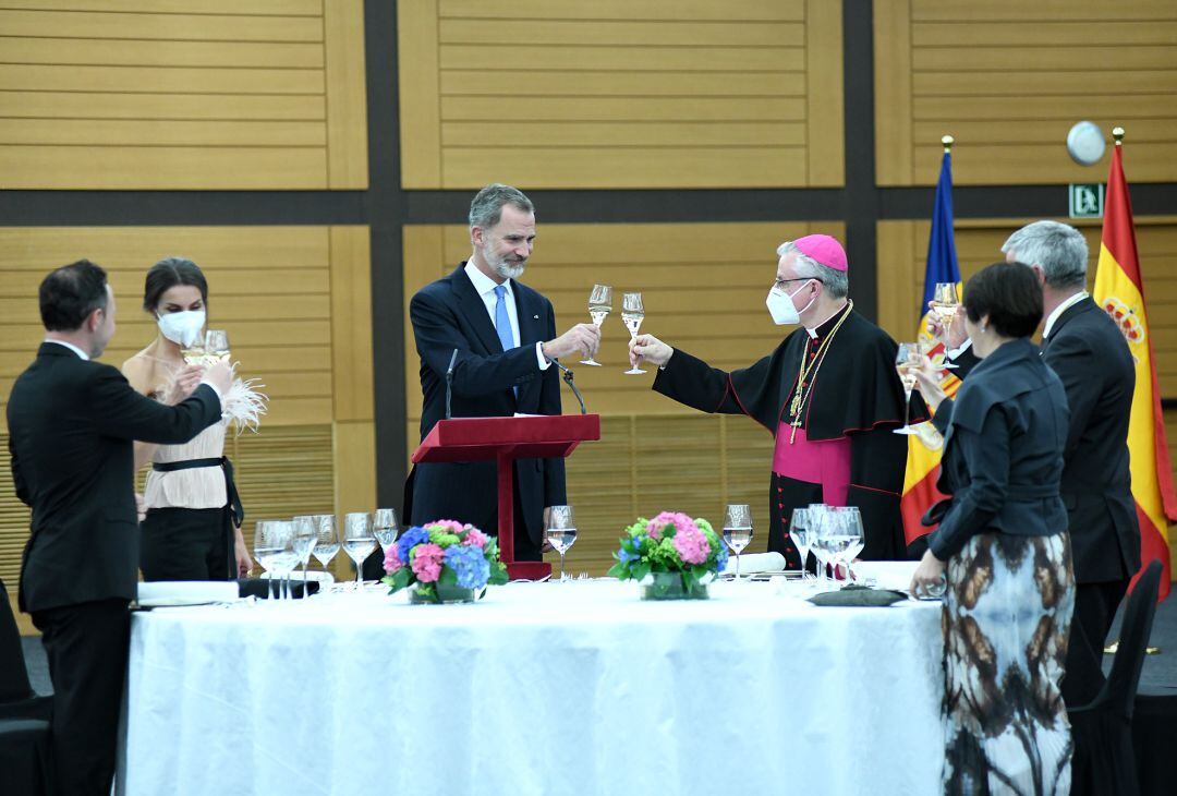 Les imatges de les taules amb cinc comensals van sorprendre tenint en compte les mesures de seguretat decretades pel ministeri de Salut.