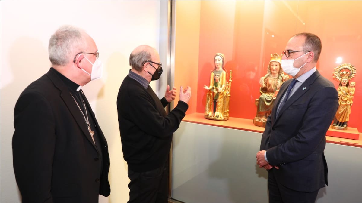 FSIE Huesca entrega su Magister al Obispado de Barbastro-Monzón y a la Consejería de Educación y Cultura