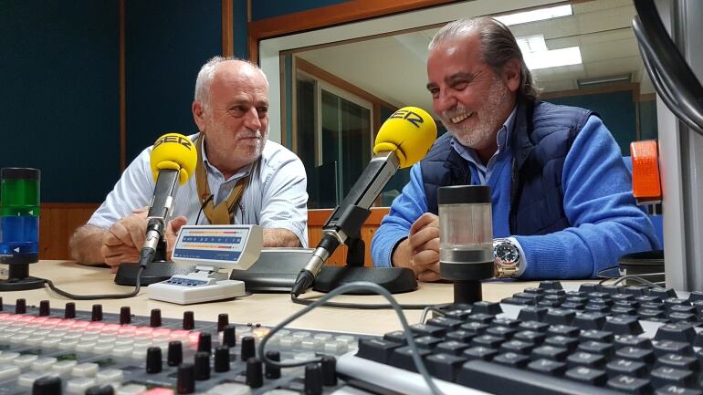 Javier Gómez Acebo y Juan Calzada en el estudio principal de la Ventana de Cantabria 