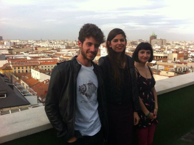 Tres de los componentes de Trepát, Juan Luis, Rocío y Patricia, durante su entrevista para la Cadena Ser