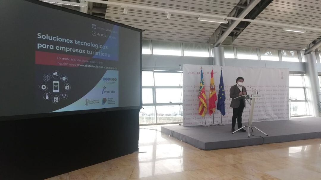 Francesc Colomer durante la inauguración de la jornada 'Soluciones tecnológicas para empresas turísticas'