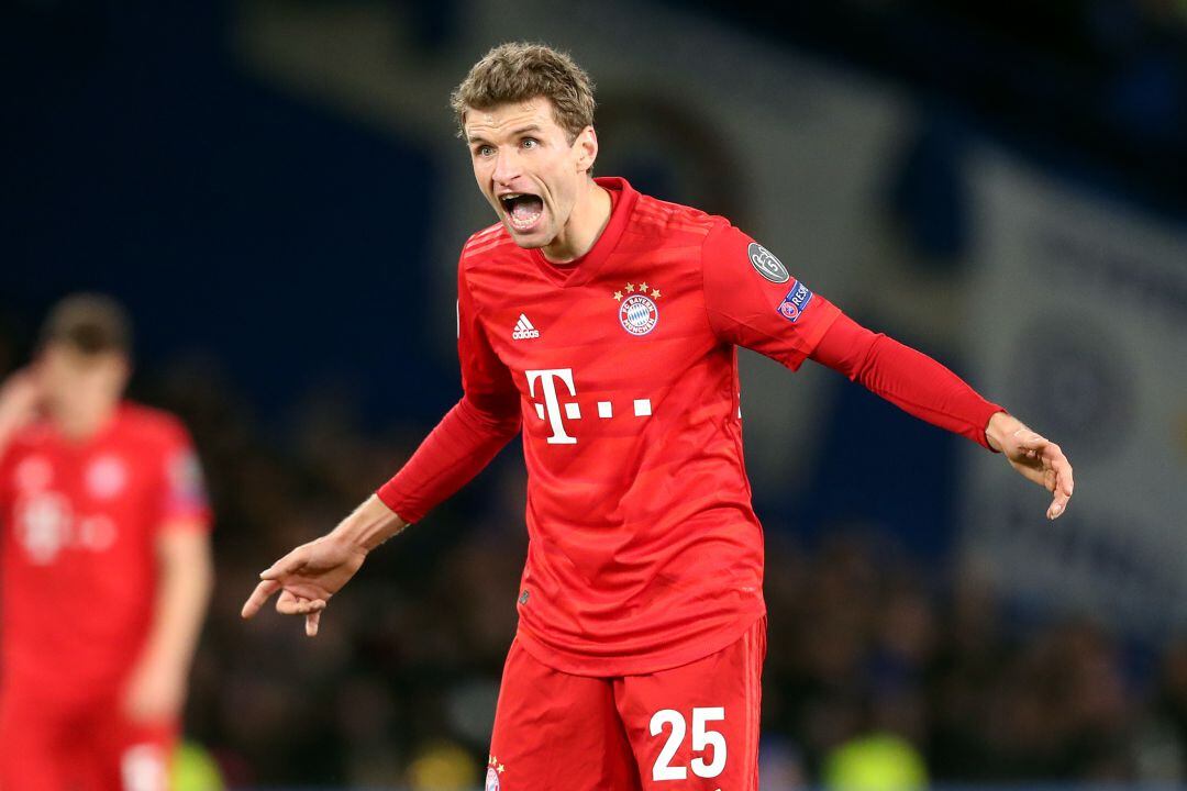 Thomas Müller defiende la camiseta del Bayern de Múnich