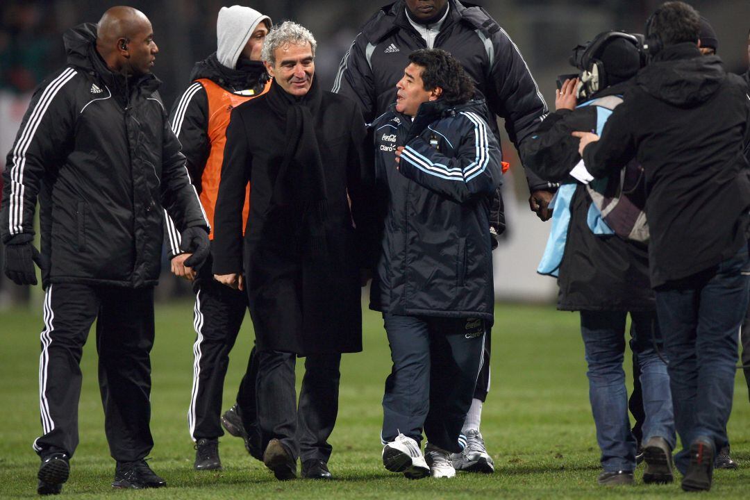 Domenech y Maradona en 2010