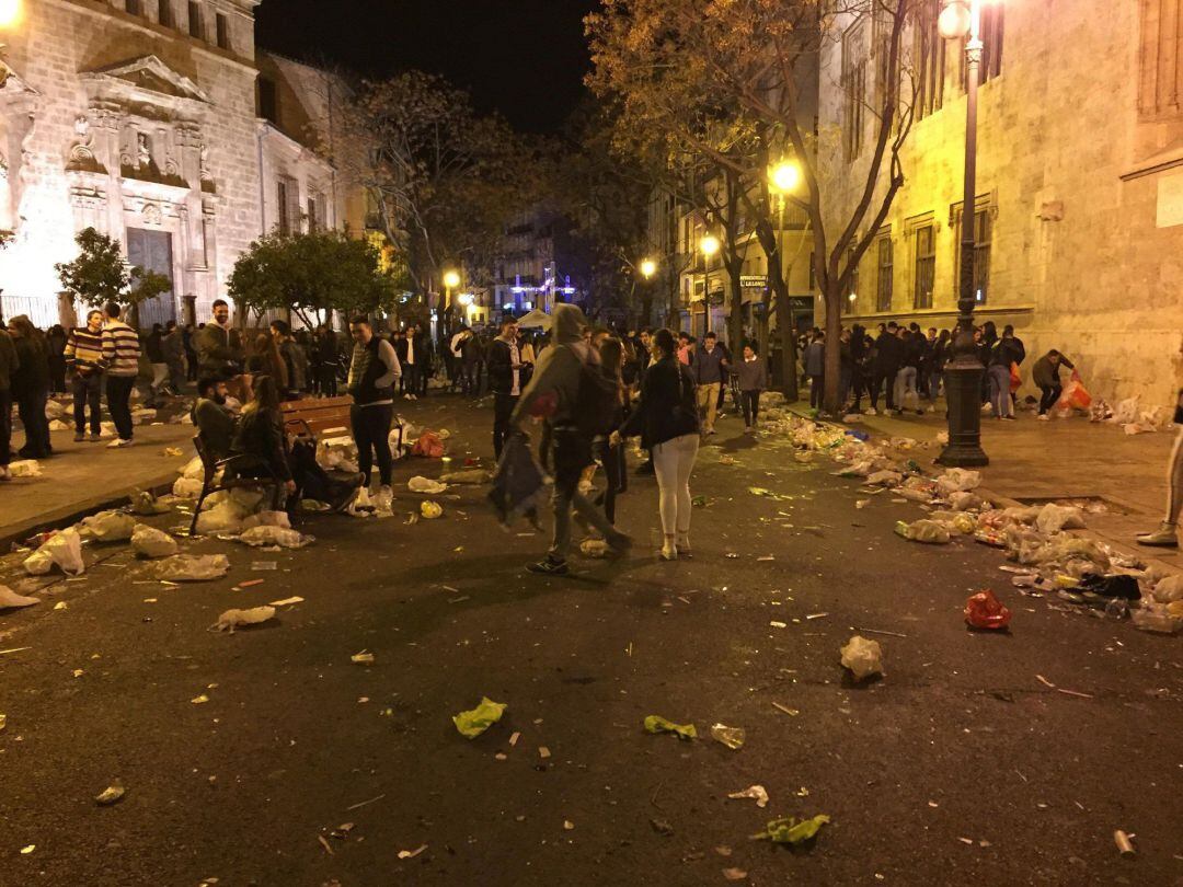 Imagen de suciedad en València durante las Fallas 2019 