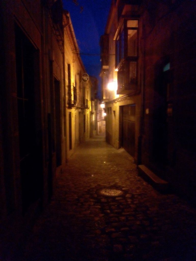 Muchas mujeres tienen miedo a caminar solas por la calle dcuando cae la noche