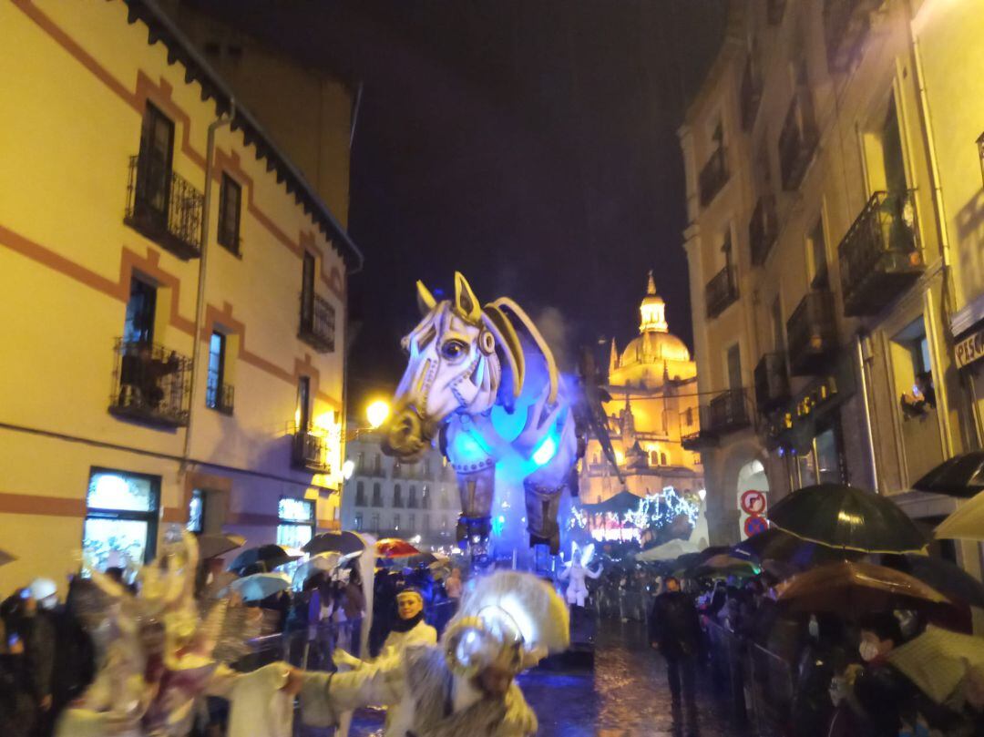 &quot;Pegaso&quot; con la catedral al fondo