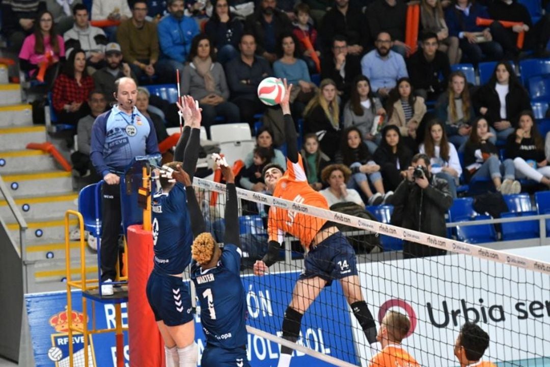 Encuentro Urbia Voley Palma-Arenal Emevé de Copa del Rey.
