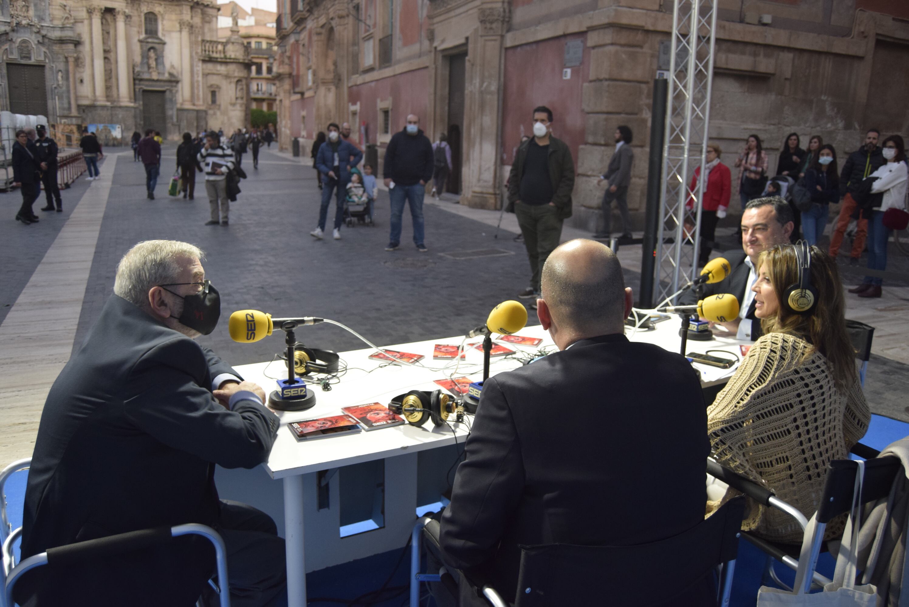 Alberto Castillo y Pedro García Rex junto a Encarna Talavera y el director de la Cadena SER en la Región de Murcia, Domingo Camacho