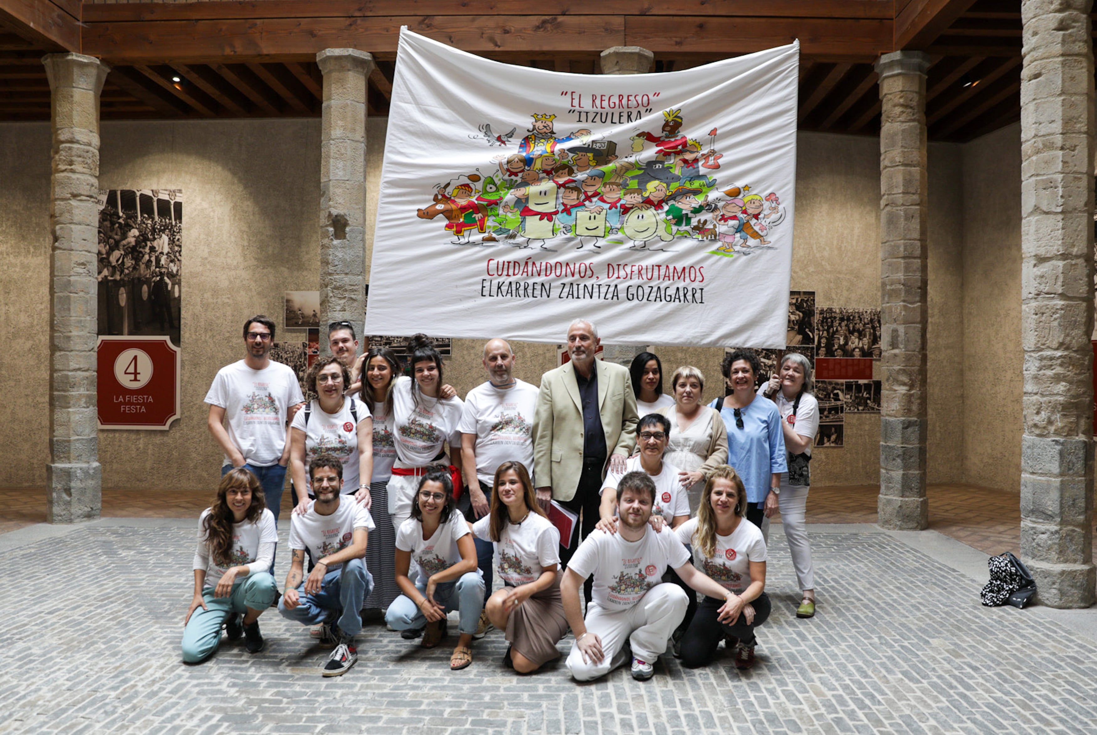 Presentación de la campaña en el Palacio Condestable, con el director general de Salud en el centro de la imagen