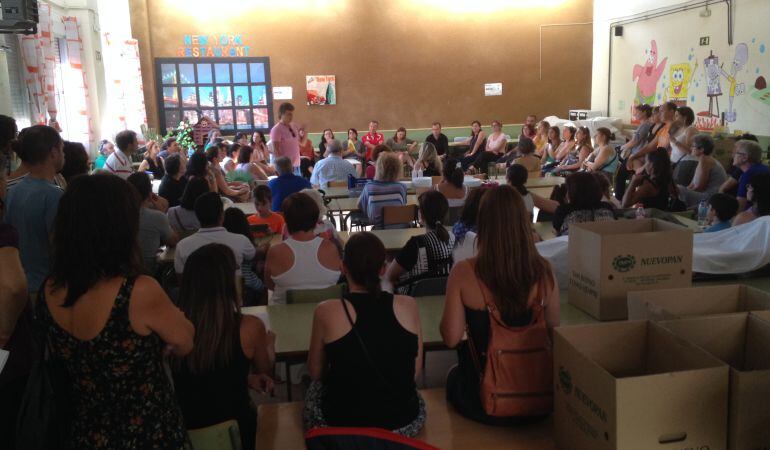 Casi 200 personas han participado en la asamblea del colegio Francisco Quevedo de Getafe