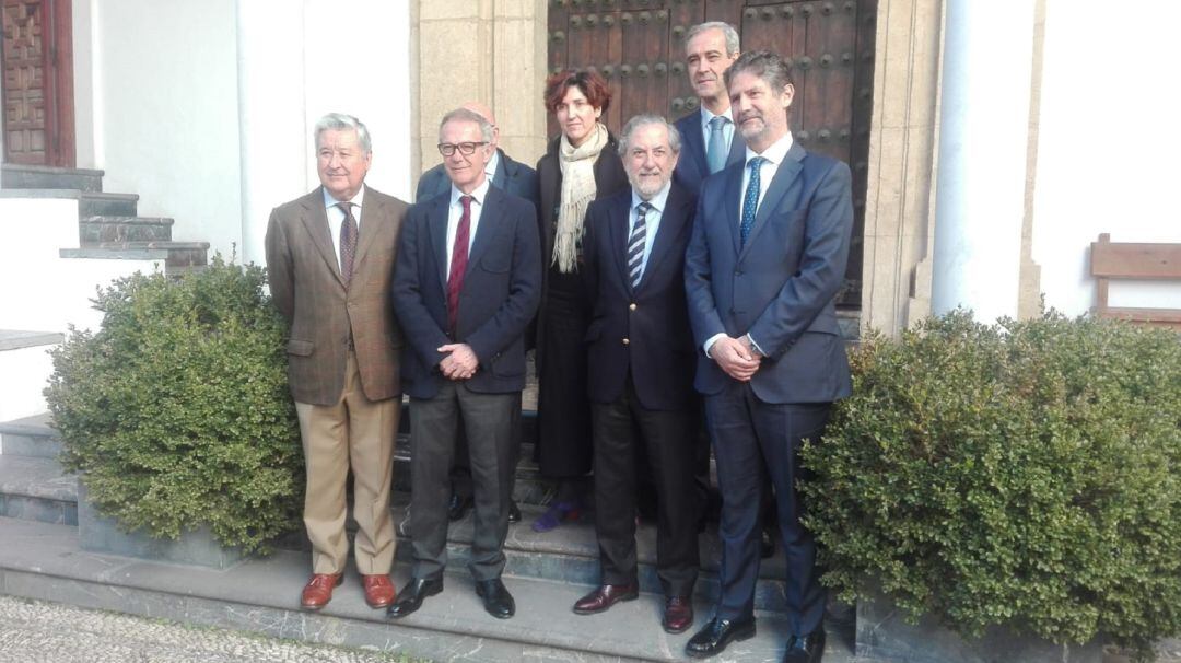 José Guirao (segundo por la izquierda) en la Fundación Gala. 