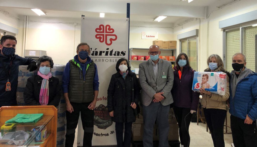 Momento de entrega de los alimentos