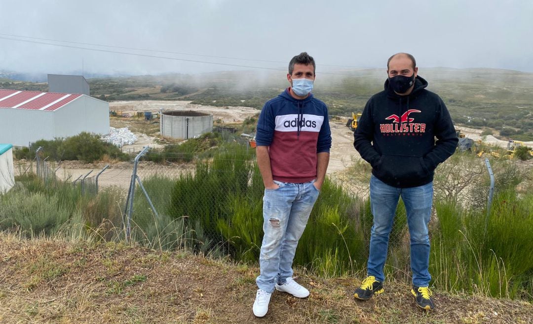 Emilio y Manuel, dos trabajadores de la explotación de coltán en Penouta.