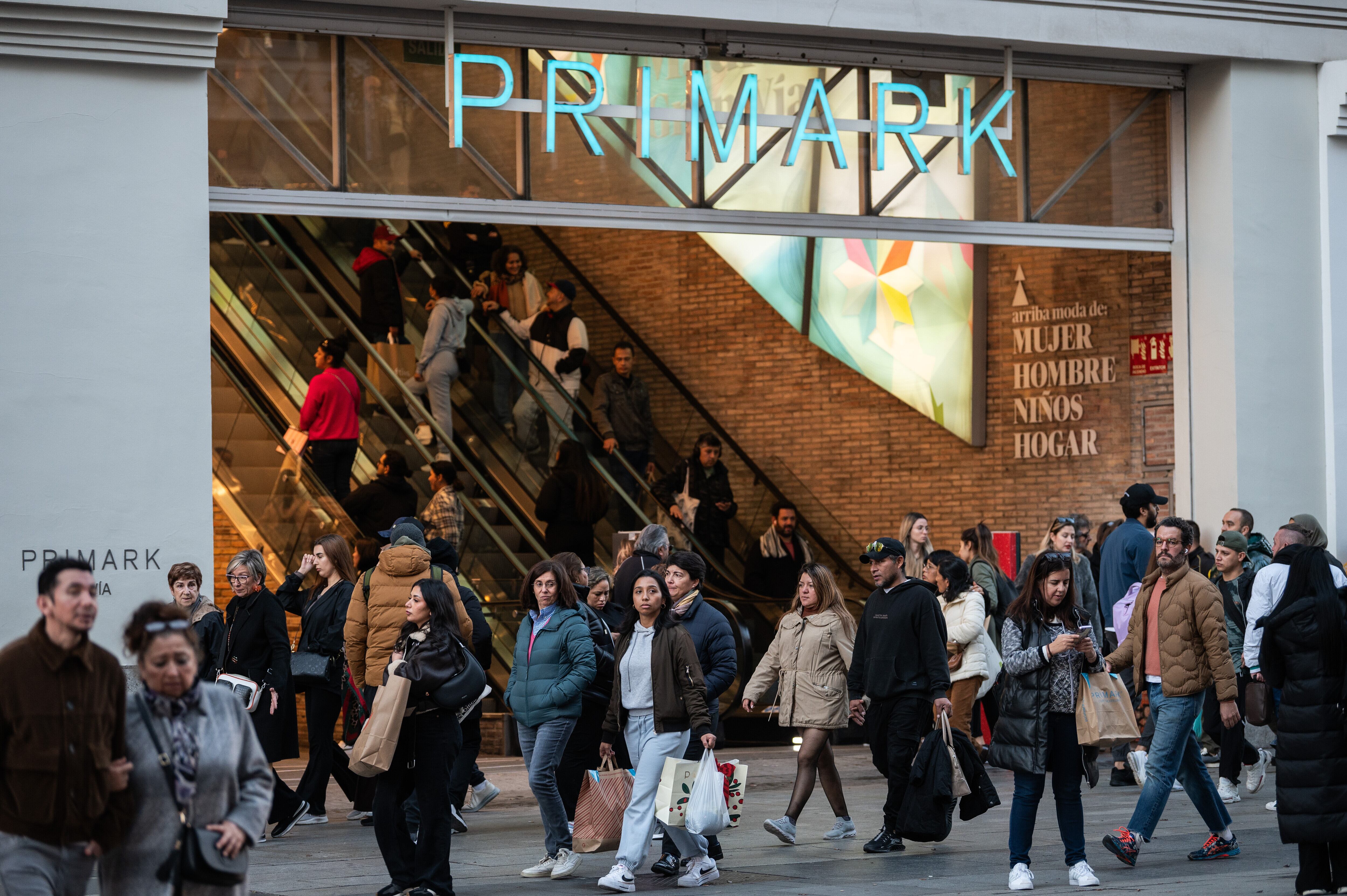 La tienda de Primark, en la Gran Vía de Madrid. (Photo by Marcos del Mazo/LightRocket via Getty Images)