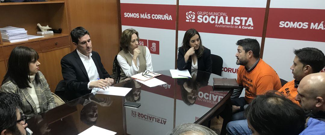 Reunión del PSOE con trabajadores de Alcoa
