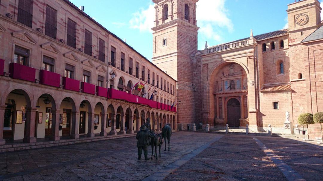 Imagen de archivo de la Plaza Mayor de Infantes (Ciudad Real) 