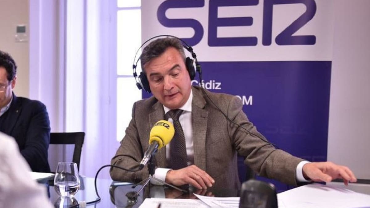 Eduardo González Mazo, rector de la UCA, en La Ventana, con Carles Francino