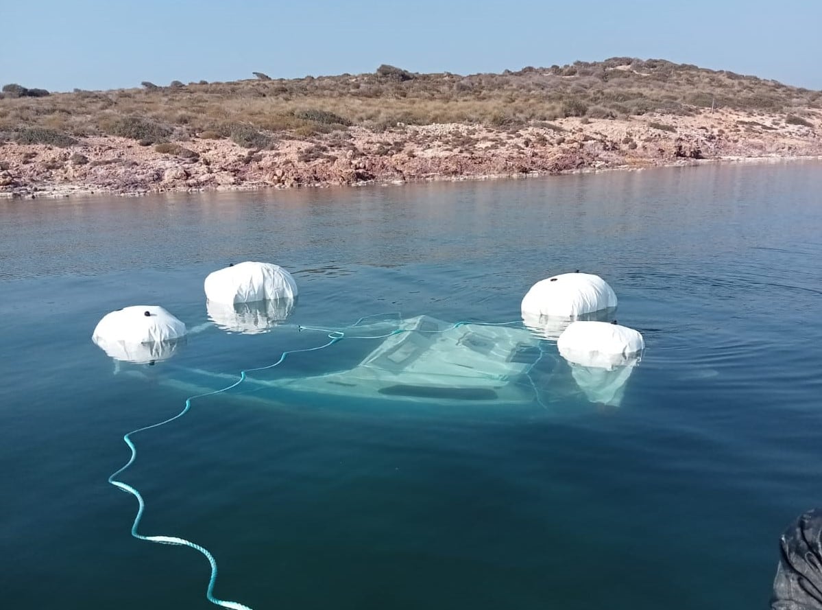 Barco hundido en el Mar Menor