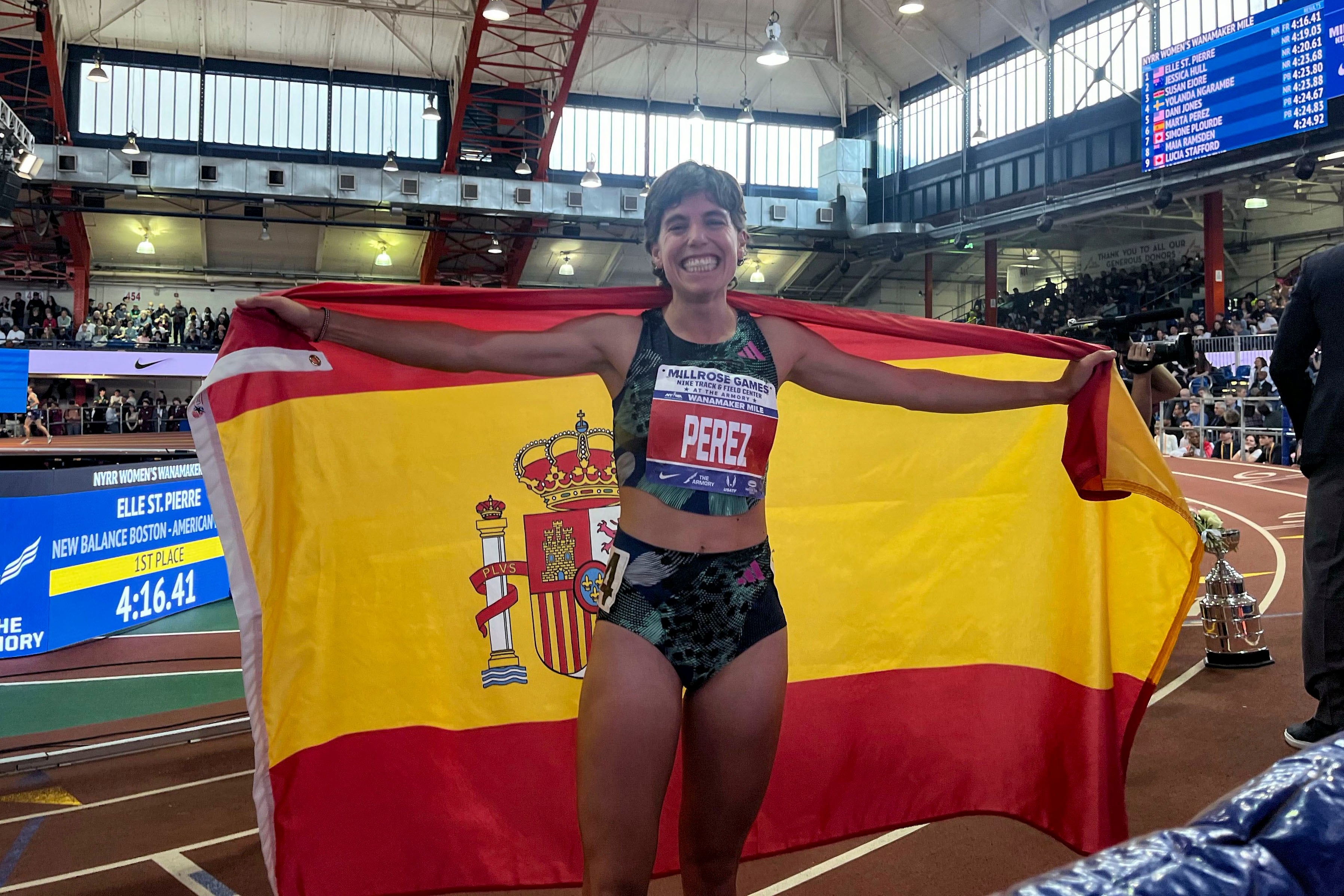 La soriana Marta Pérez batió este domingo el récord de España de la milla en pista corta con un tiempo de 4:23.88, en los Millrose Games de Nueva York, competición correspondiente a la categoría oro de World Athletics. EFE