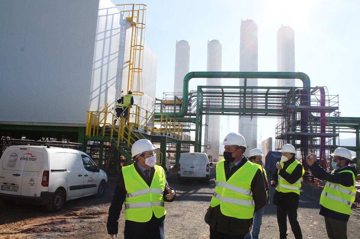 Adolfo Muñiz visita las obras de construcción de la planta de hidrógeno verde de Iberdrola en  Puertollano