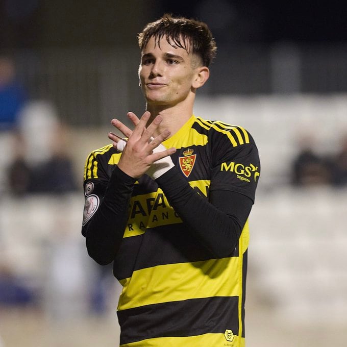 Pau Sans celebra el gol marcado al Hospitalet en la Copa del Rey