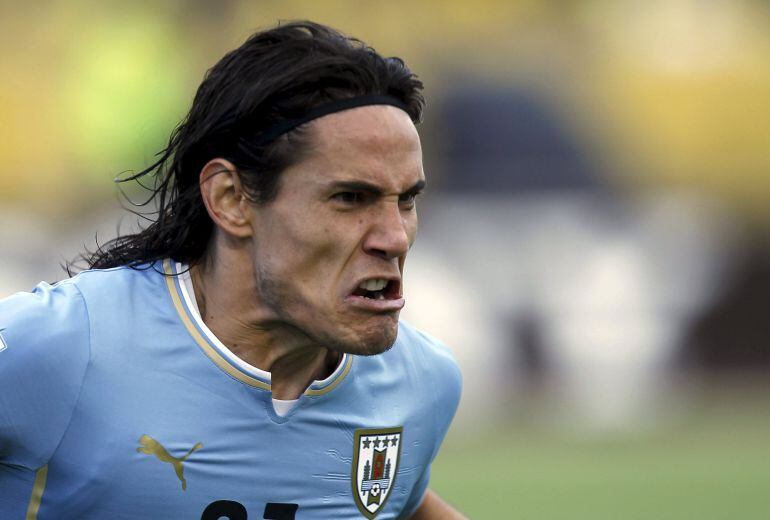 Edinson Cavani celebra el gol anotado ante Ecuador.