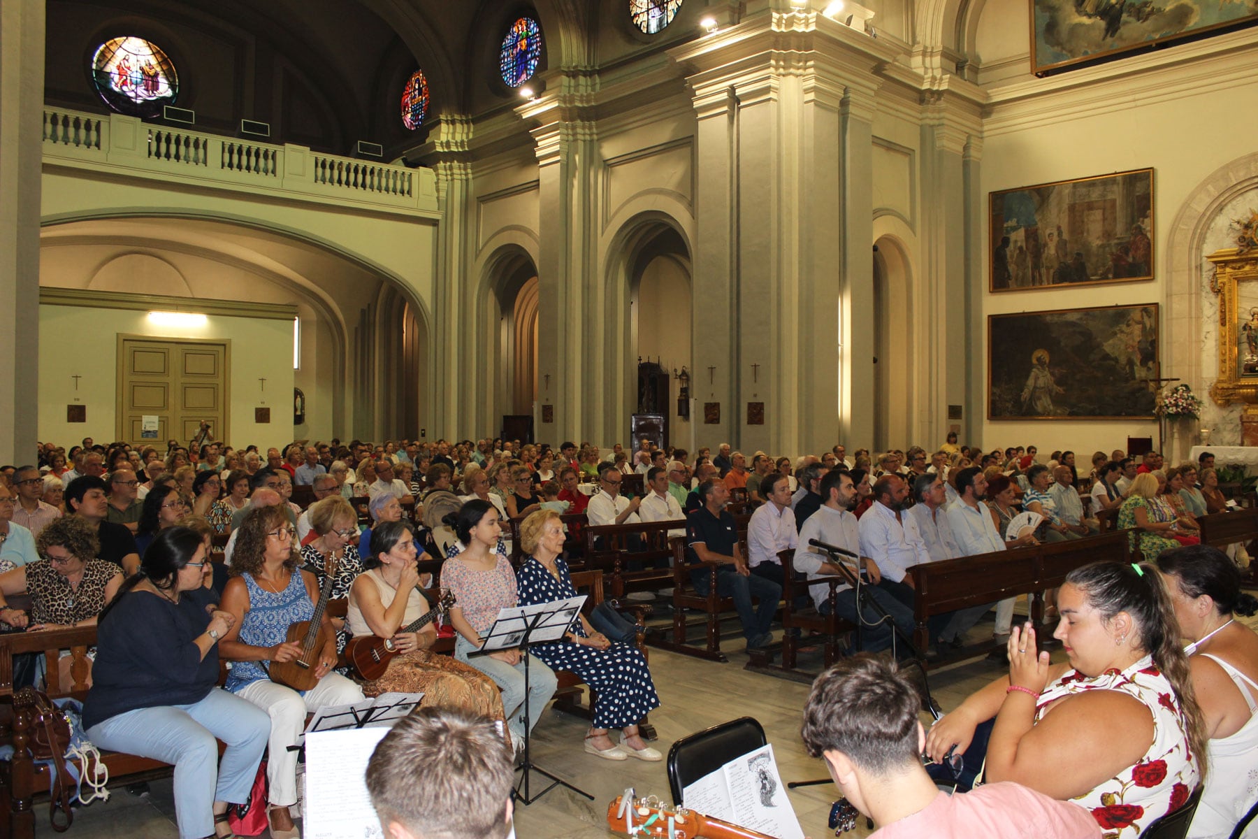 Una iglesia de San Mauro y San Francisco llena fue la sede principal de los actos junto a La Glorieta