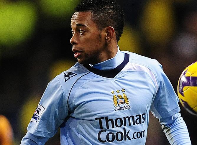 Robinho en un partido con el Manchester City